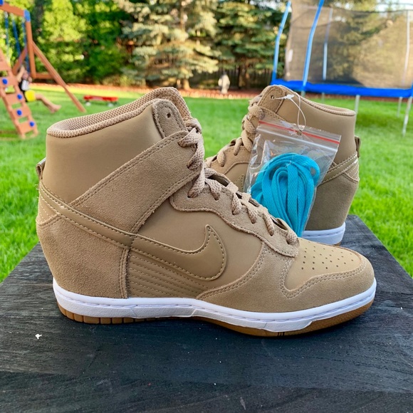 WMNS DUNK SKY HIGH ESSENTIAL SIZE 7.5 NWT - Picture 3 of 6